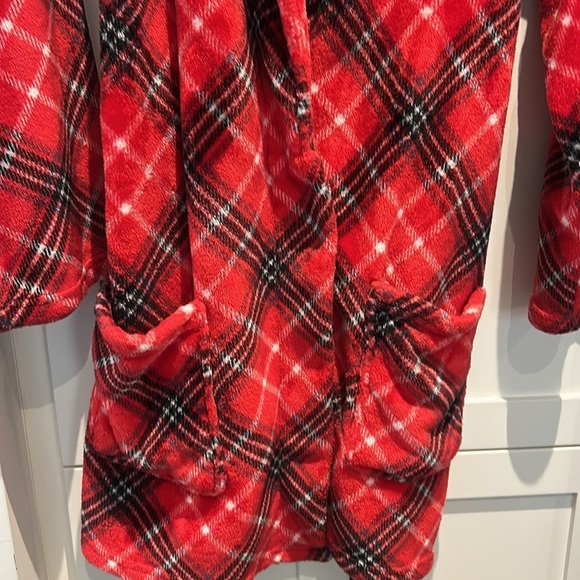 Victoria's Secret Pink Fluffy Plush Robe Red Plaid Size M/L - Picture 8 of 14
